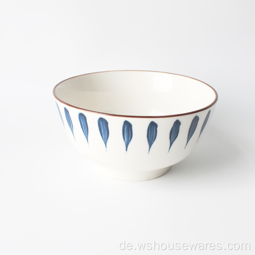 Schüsselschale aus blau-weißer Keramik im chinesischen Stil